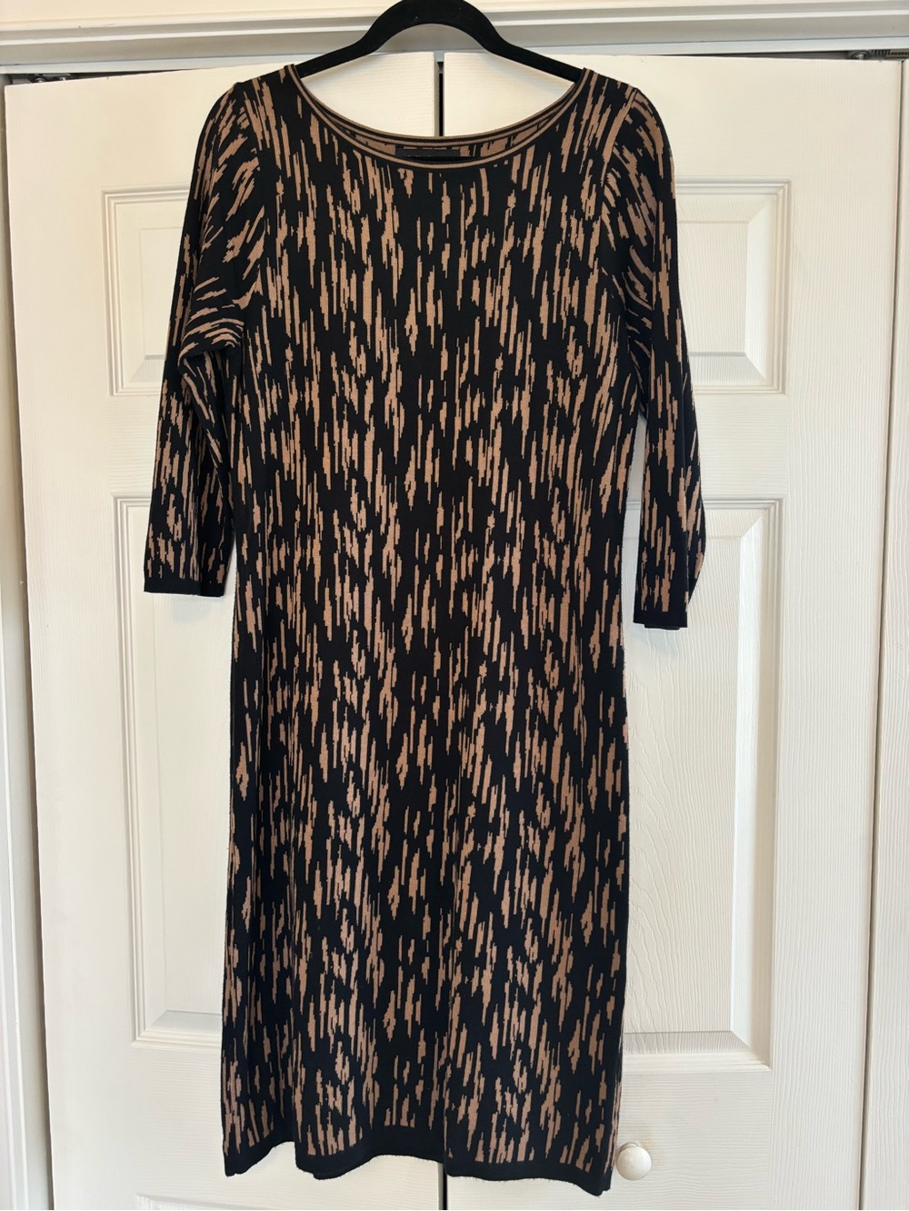 Jones New York Black and Beige Long Sleeve Patterned Midi Dress